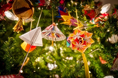 trang-tri-cay-thong-noel-bang-origami